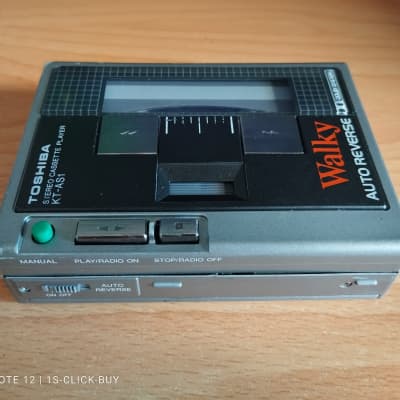 B0502 TOSHIBA　Walky　KT-AS1 Toshiba Walkman radio cassette player Walky KT AS1 grey
