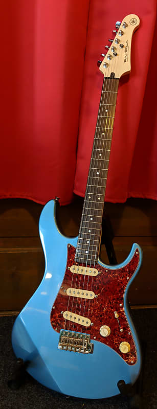 Yamaha Pacifica PAC112J Pacifica - Lake Placid Blue - SSS