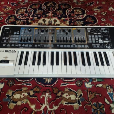 Roland SH-01 GAIA 37-Key Digital Synthesizer 2010 - 2012 - White (warranty)