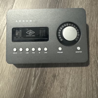 Universal Audio Arrow 2x4 Thunderbolt 3 Interface with Solo