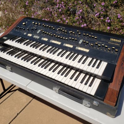 Yamaha SK50D Vintage Synthesizer w/ Lid and Legs