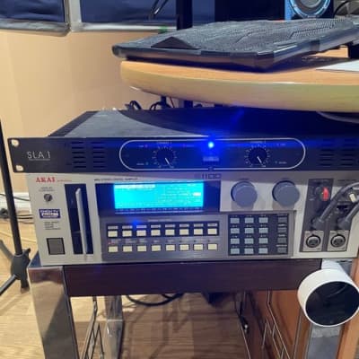 Akai S1100 MIDI Stereo Digital Sampler 1990 - White