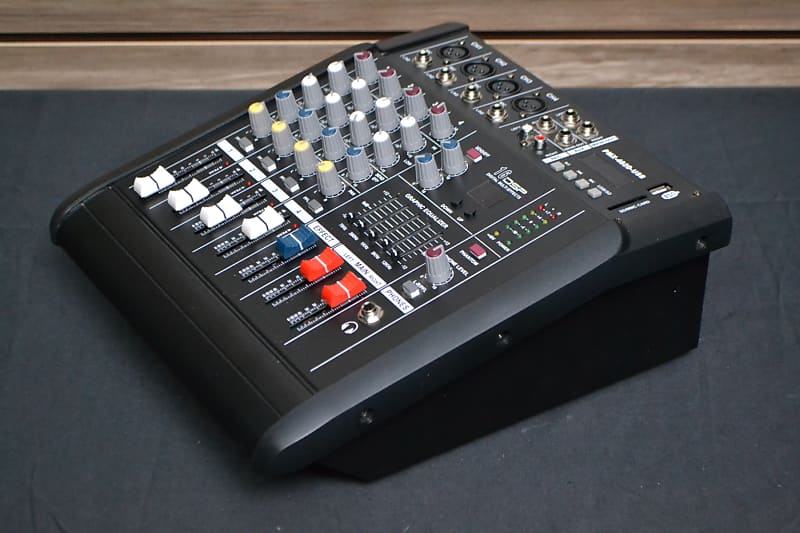 Professional PMX402DU 4-Channel Powered Mixer With Built-in