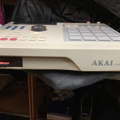 Akai MPC2000XL MIDI Production Center 2000 - 2005 - Grey image 3