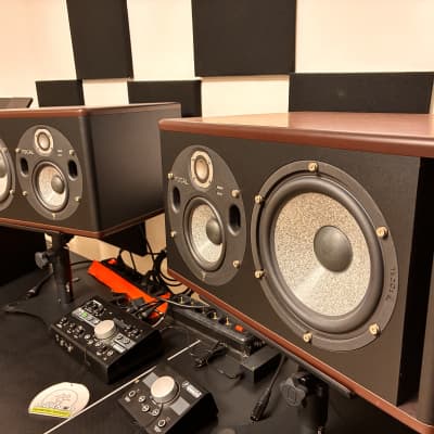 Unity Audio The Super Rock 2-way Active Monitors Reverb Finland