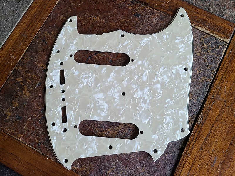 Fender Mustang Vintera pickguard pearloid White Reverb
