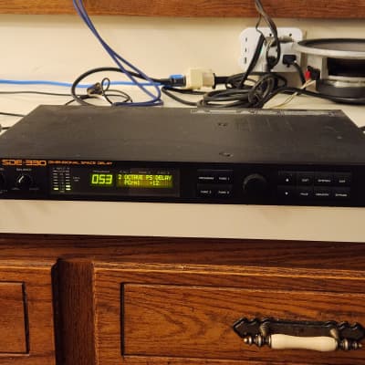 Roland SDE-330 Dimensional Space Delay 1993-1998 NEW BATTERY Tested Excellent