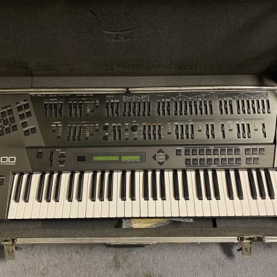 Roland JD-800 61-Key Programmable Synthesizer