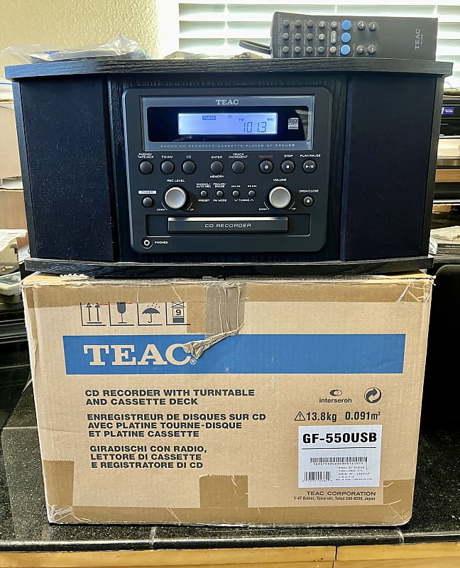 TEAC DUAL CASSETTE PLAYER / RECORDER, AM/FM STEREO, WITH TURNTABLE top & 5 DISC CD