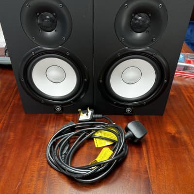 Set of two HS7 Yamaha Speakers image 9