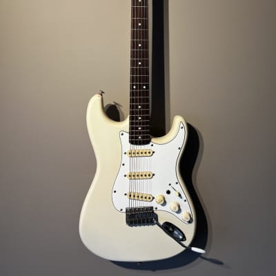 Fenix Stratocaster 1987 by Young Chang Vintage White for sale