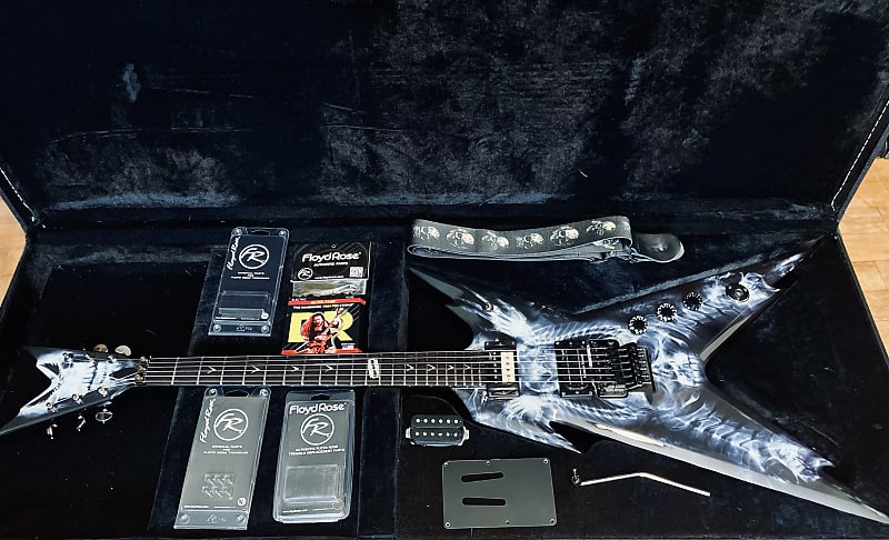 Razorback X Classic Black | Dean Guitars