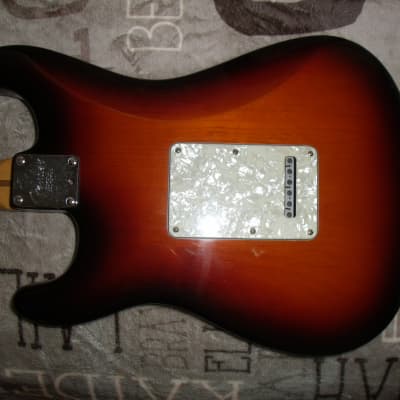 Fender US Lone Star Stratocaster with Maple Fretboard - 2000 - 3-Color Sunburst image 11