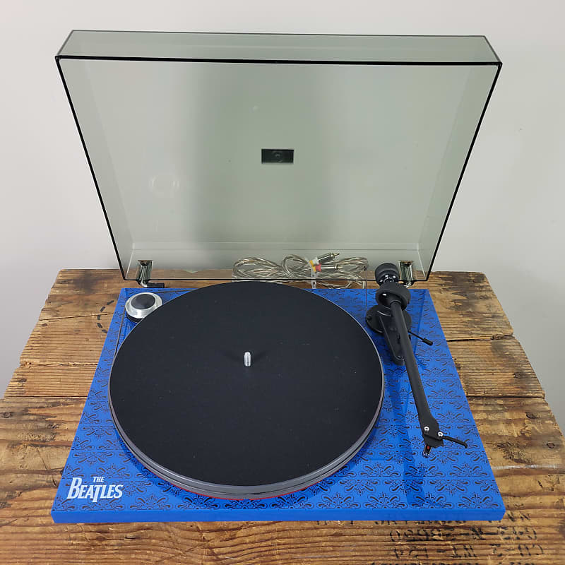 Pro-Ject Essential III Turntable - Beatles Sgt. Pepper Local