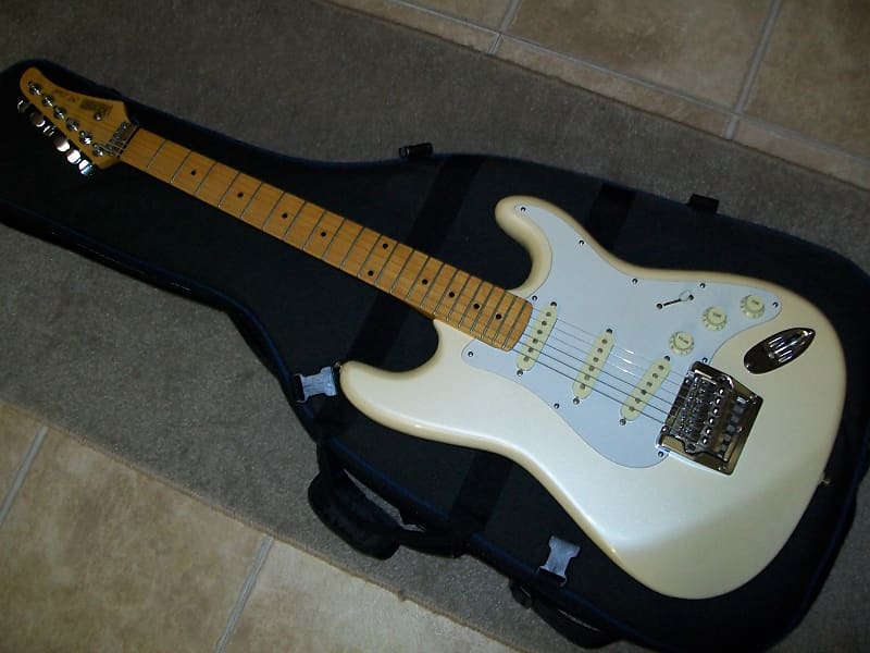 Hohner Professional ST Lead Strat Style 80s-90s Pearl White with Bag image 1