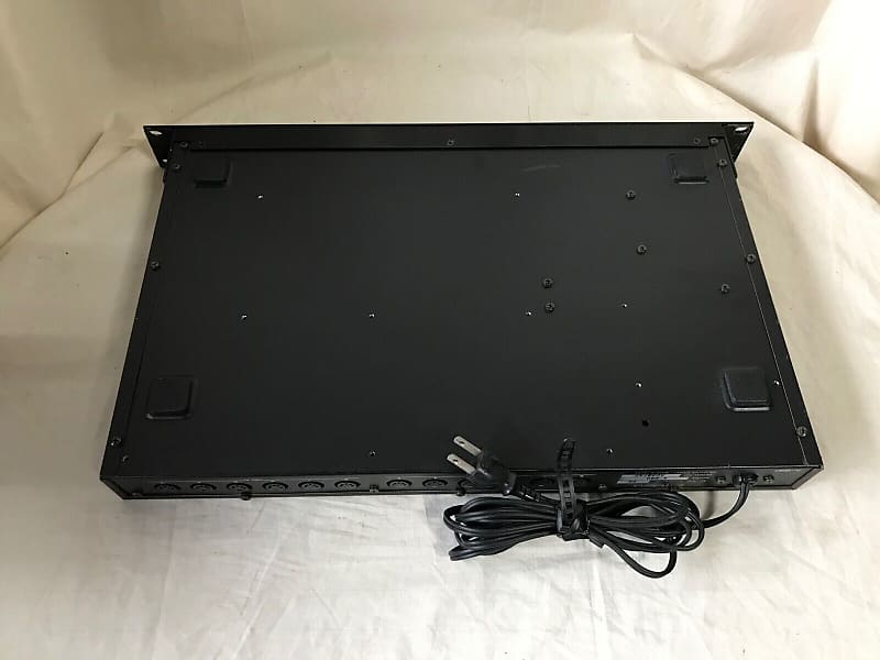 Roland A-880 8 IN/8 OUT MIDI PATCHER / MIXER Midi PatchBay