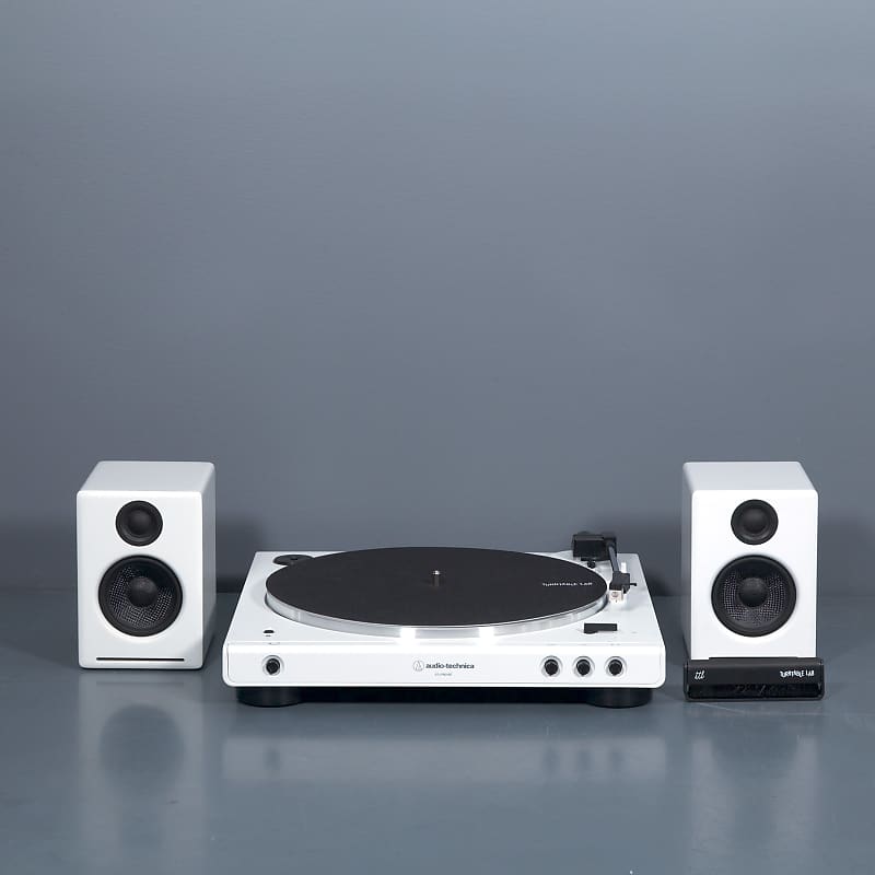 Audio-Technica: AT-LP60XBT-WW Turntable Package - White Pack Audioengine A2+ White  			