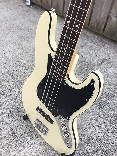 Fender Aerodyne Jazz Bass MIJ Antique White