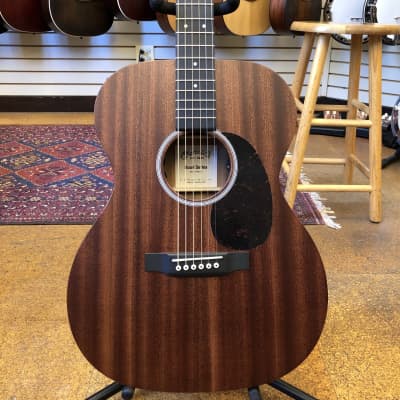 Martin 000-10E Road Series Acoustic-Electric Guitar, Natural w 