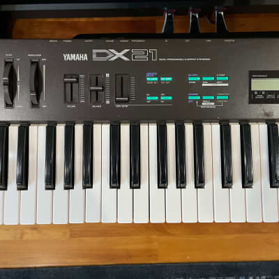 Yamaha DX21 Programmable Algorithm Synthesizer 1985 - Black image 2