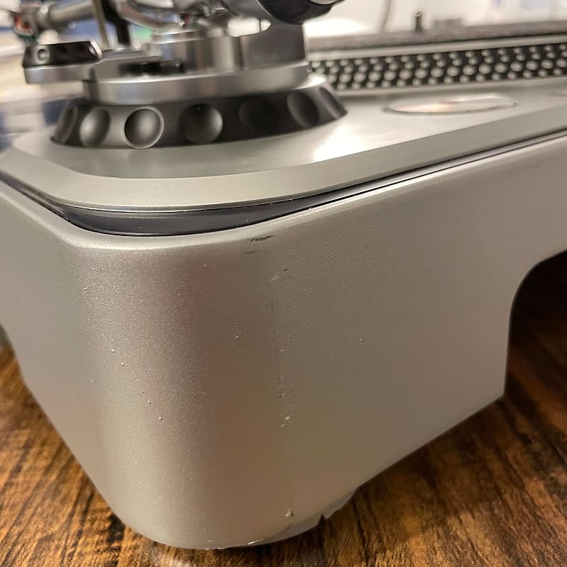 Stanton T.120 - DJ Turntable - 3 Speed Direct Drive - Silver