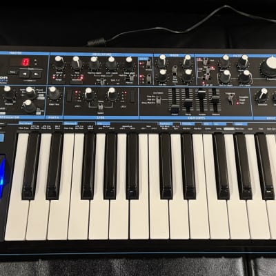 Novation Bass Station II 25-Key Monophonic Synthesizer 2013 - Present - Black