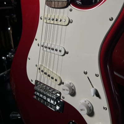 Fender Squier Sonic Stratocaster Tremelo Electric Guitar in Torino Red w/ Indian Laurel Fingerboard with Carrying Case image 4