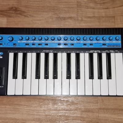 Novation Bass Station 25-Key Monophonic Synthesizer 1993 - Black