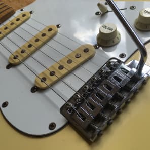 Immagine Fender 1980's FujiGen Stratocaster 1972 RI MIJ E-Serial 1984-87 Yellow White - 12