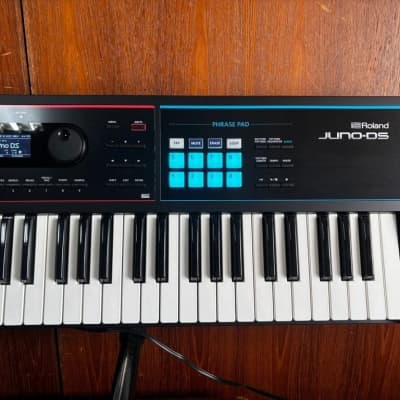Roland JUNO-DS 61 61-key Synthesizer w/ gig bag image 3