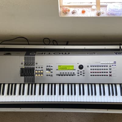 Yamaha Motif 8 Production Synthesizer WITH HARD CASE! 2000s - Gray