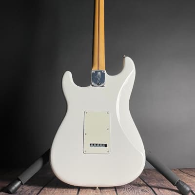 Fender Player Stratocaster HSS, Maple Fingerboard- Polar White (MX21264793) image 9
