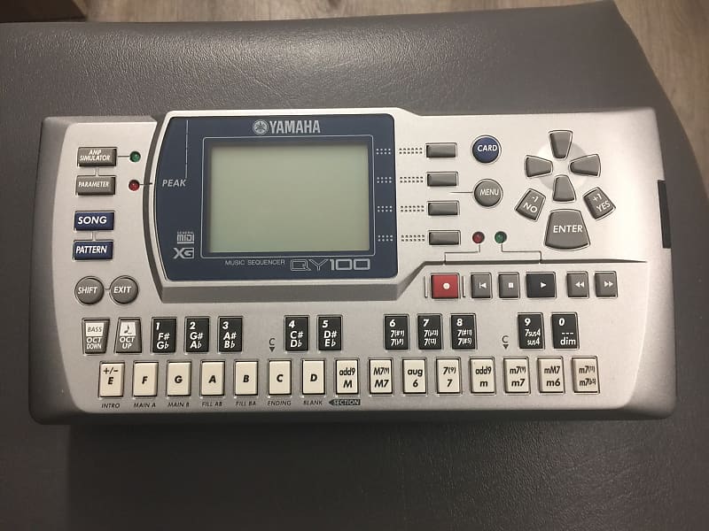 Yamaha QY100 Sequencer 1996 - 2002 - Silver