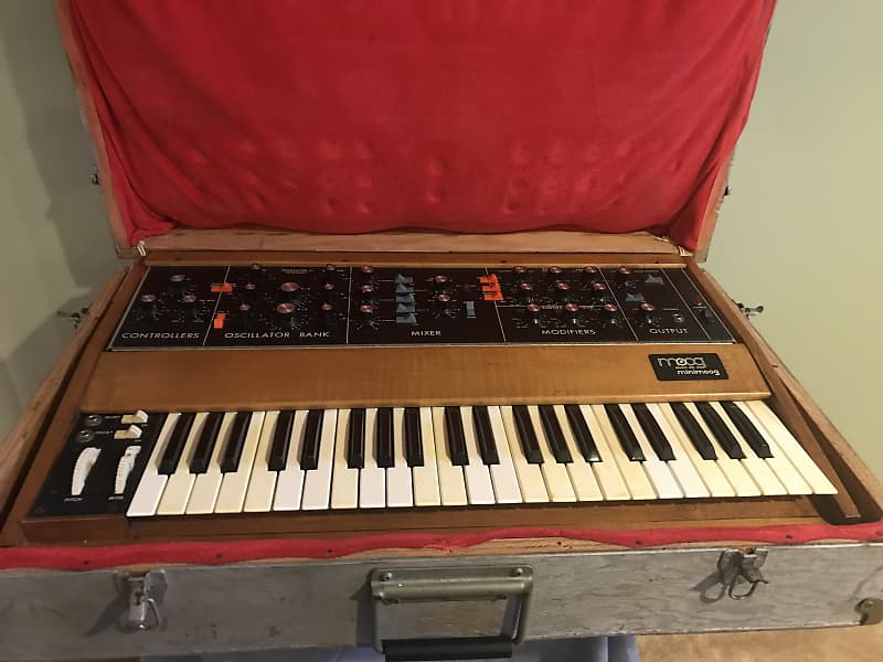 Moog Minimoog Model D - Excellent Condition with Hard Shell Moog Minimoog Model D - Excellent Condition with Hard Shell