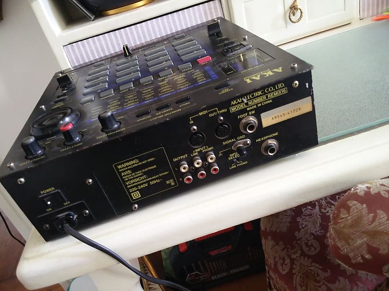 Akai Remix 16 - Sampler, Mixer and Sequencer with USB Floppy Akai Remix 16 - Sampler, Mixer and Sequencer with USB Floppy