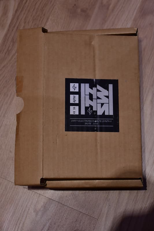 鍵盤楽器 Mute Synth II Dirty Electronics Dirty Electronics Mute Synth II ~2017 - Black | Reverb