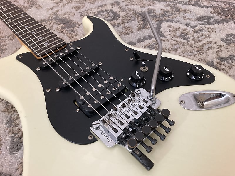 格安放出レストア❗️ESP製kramer FOCUS3000ボディで白黒フランケン 格安放出レストア❗️ESP製kramer FOCUS3000ボディで白黒