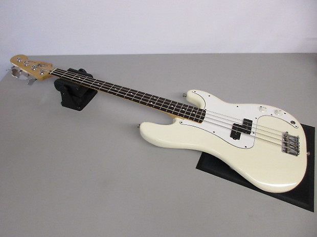 MIM Fender Precision Bass 1994 White