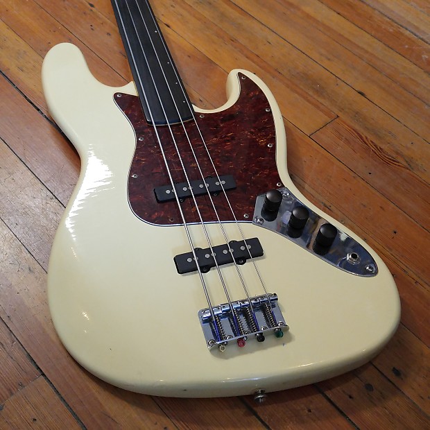 Hohner store jazz bass