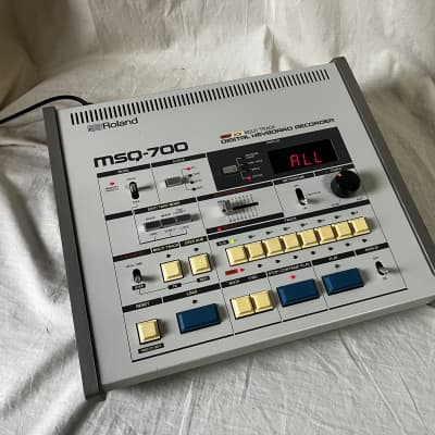 Roland MSQ-700 MIDI DCB multi-track digital keyboard recorder