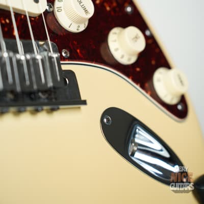 Fender American Deluxe Stratocaster with Rosewood Fretboard and SS frets 2009 Olympic Pearl image 8