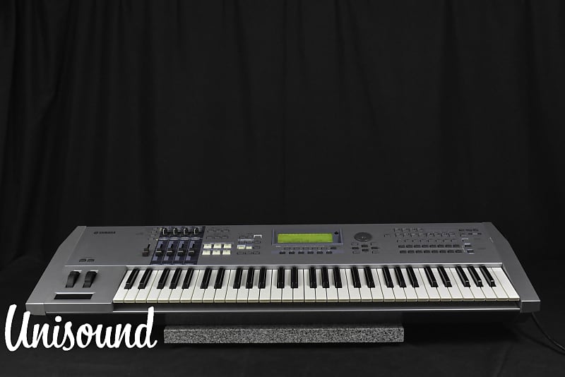 YAMAHA Motif ES6 61-Key Synthesizer Workstation in Excellent
