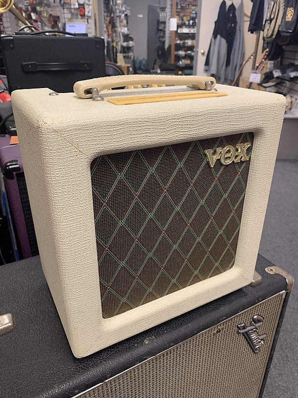 Vox AC4TV8