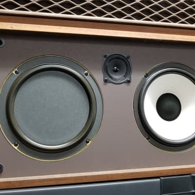 Realistic nova hot sale 10 speakers