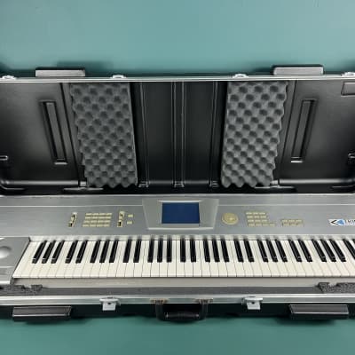 Korg Trinity Pro with HDR-TRI (Prophecy) 76-Key 32-Voice Polyphonic Workstation + SKB case with wheels