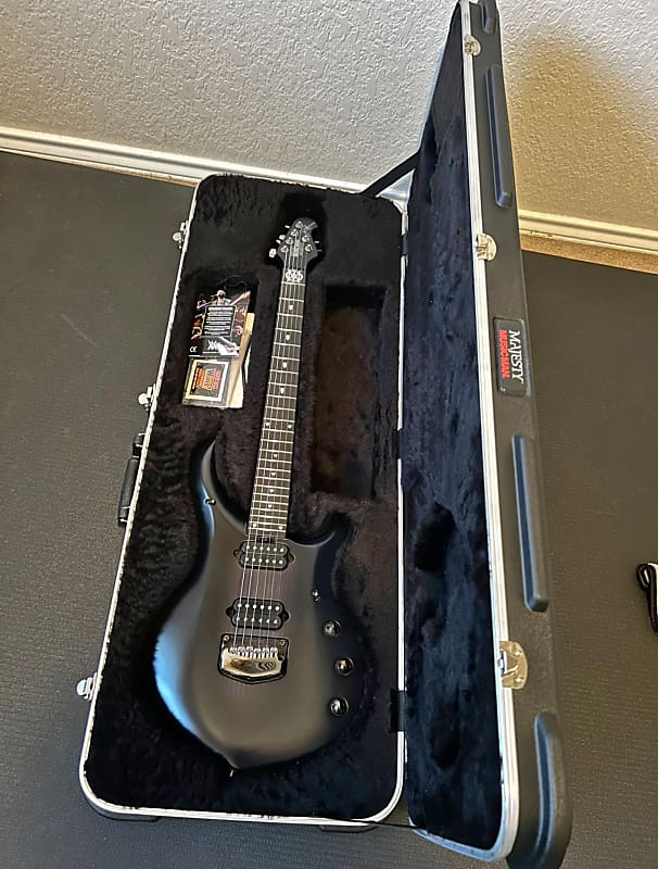 ギター MUSIC MAN Majesty 6 Silver Lining 23310_Majesty_6_Silver_Lining_