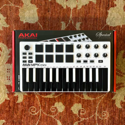 AKAI MPK mini Play