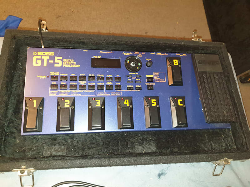 Boss GT-5 Multi-Effect Guitar Pedal with flight case