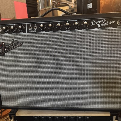 Fender '65 Deluxe Reverb Reissue 22-Watt 1x12 Fender '65 Deluxe Reverb Reissue 22-Watt 1x12