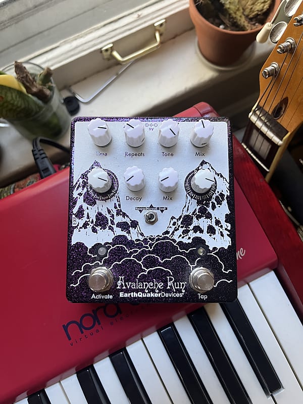 EarthQuaker Devices Avalanche Run Stereo Reverb & Delay with Tap Tempo V2 Limited Edition